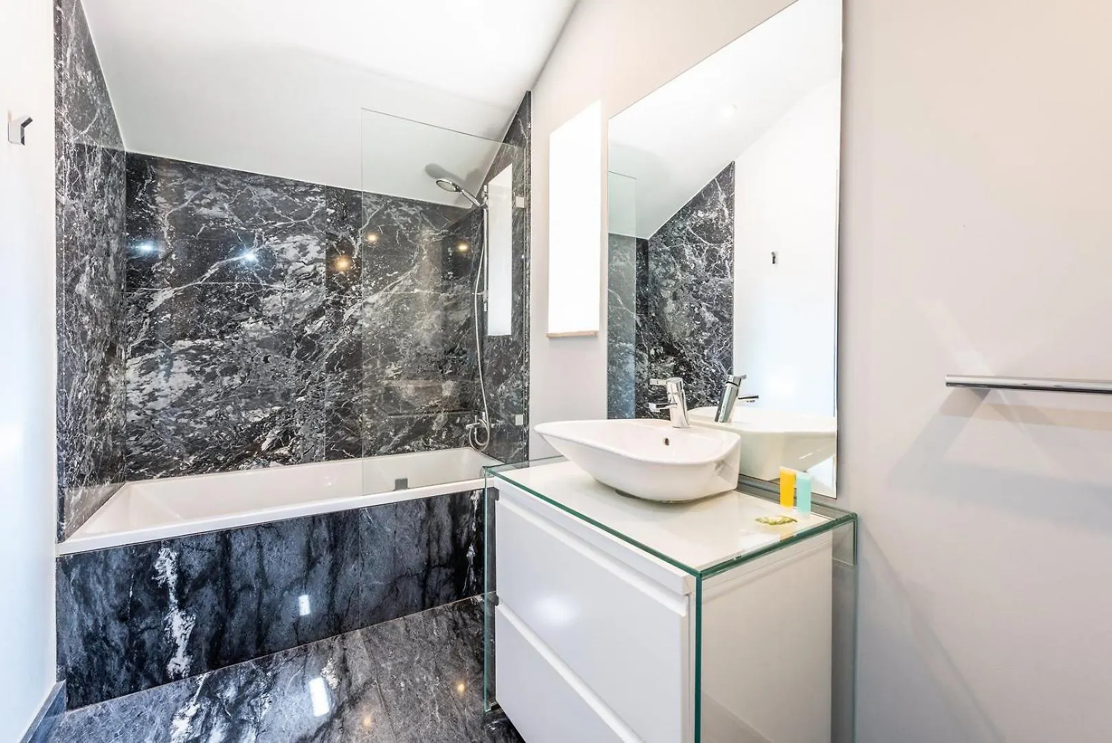 Apartament Guestready - Newly Renovated Chiado Haven Lizbona